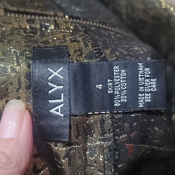 Alyx Size 4 Gold Lame over Black Back Slit Skirt, Good Used Condition - Picture 8 of 9